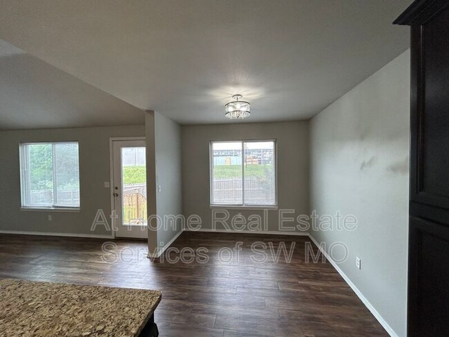 Building Photo - 3042 N Oakland Ave