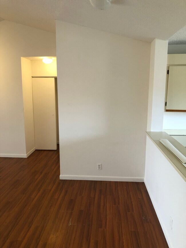 Foto del edificio - 5761 Riverside Dr