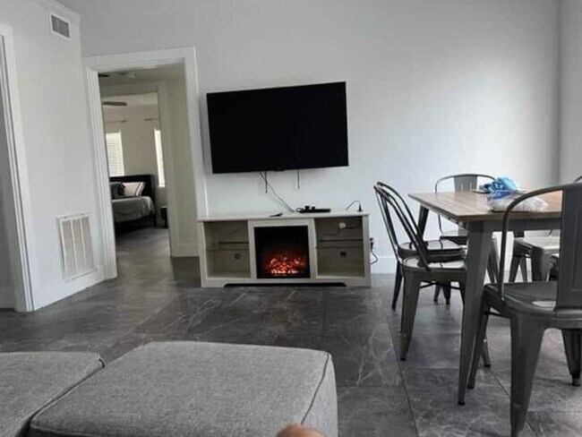 Foto del edificio - 1215 Worthington St
