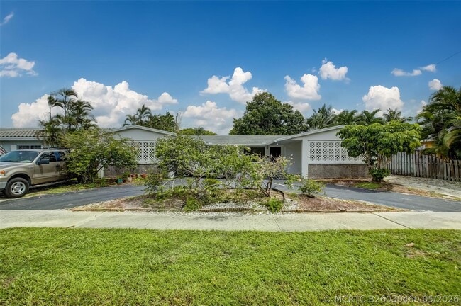 Building Photo - 2155 NE 56th Ct