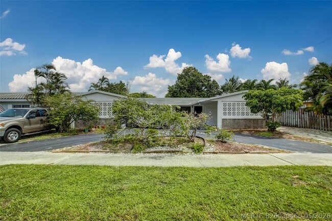 Foto del edificio - 2155 NE 56th Ct