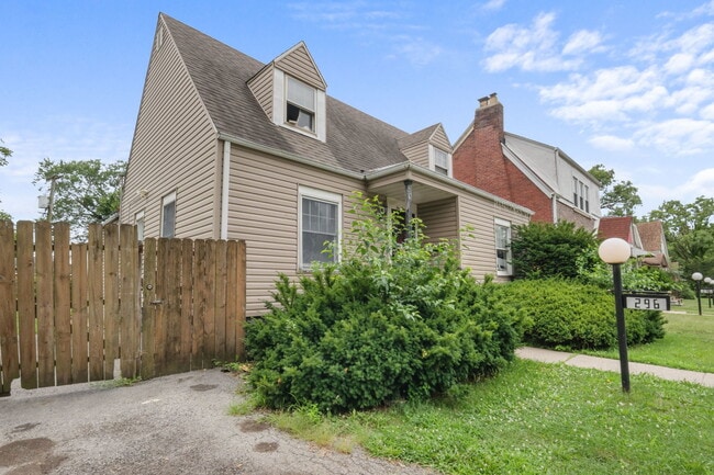 Building Photo - 296 E 148th Pl