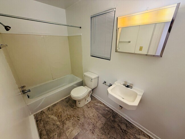 Foto del edificio - 1 Bedroom, 1 Bath Apartment