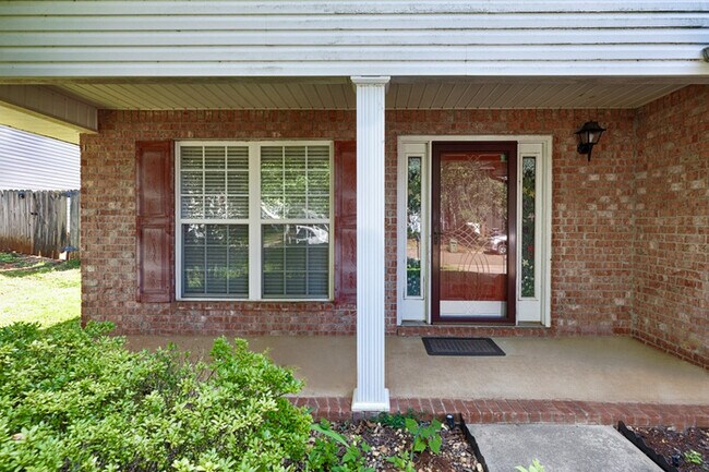 Building Photo - 108 Tallmadge Ct SW