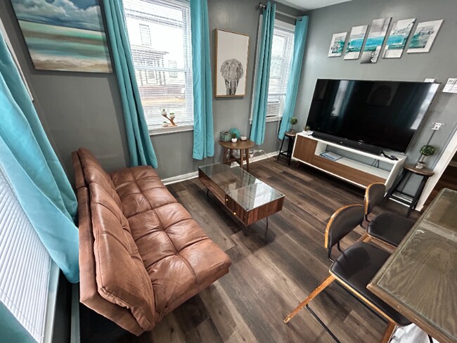 Building Photo - 193 Queen St