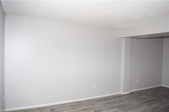 Building Photo - 12773 Woodside Ln