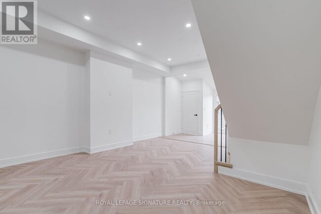 Building Photo - 861 O'Connor Dr