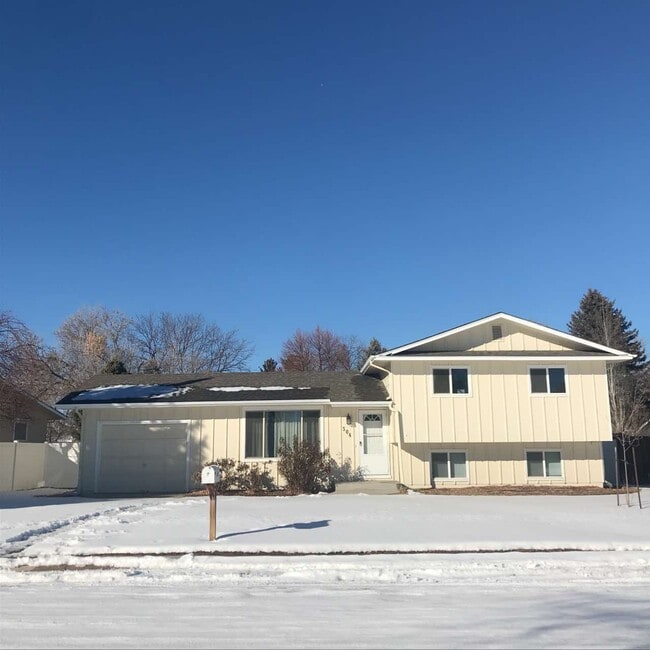 Building Photo - 304 Ruth St