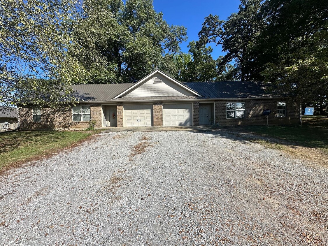 Primary Photo - 95/105 Boone Crossing Drive