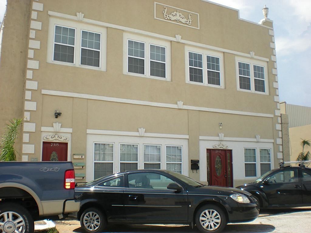 2317 Winnie St, Galveston, TX 77550 Townhome Rentals in Galveston TX