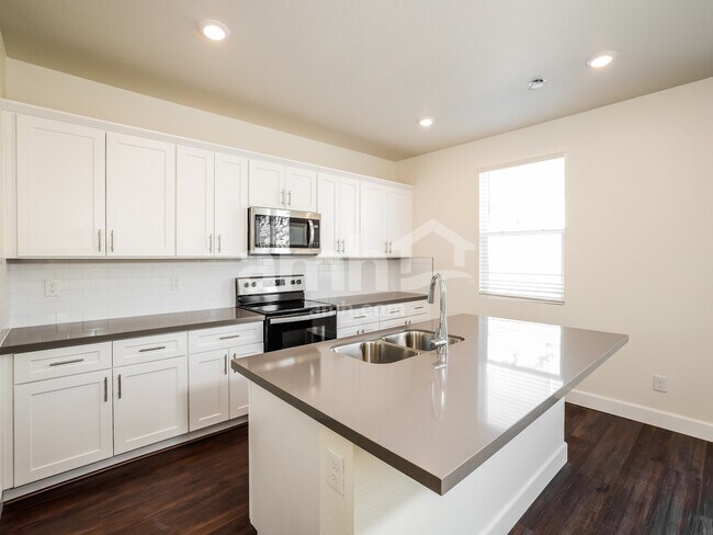 Foto del edificio - 6509 Enlightenment Dr