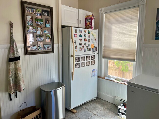 Building Photo - 68 Alpine St