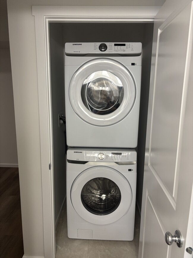 Photo du bâtiment - 4253 Kinglet Dr NW