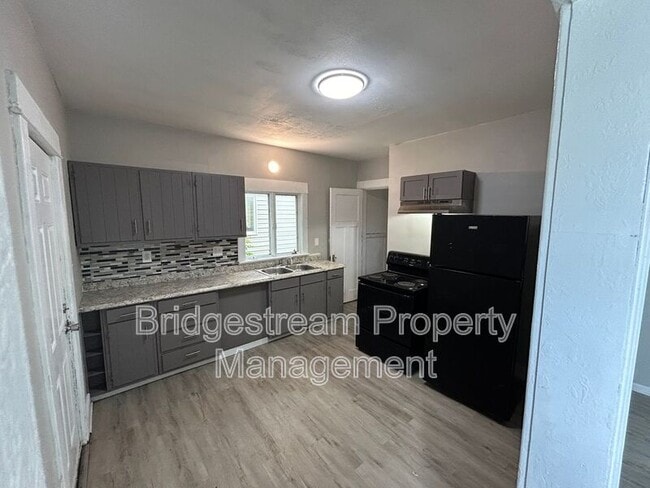 Foto del edificio - 279 S Findlay St