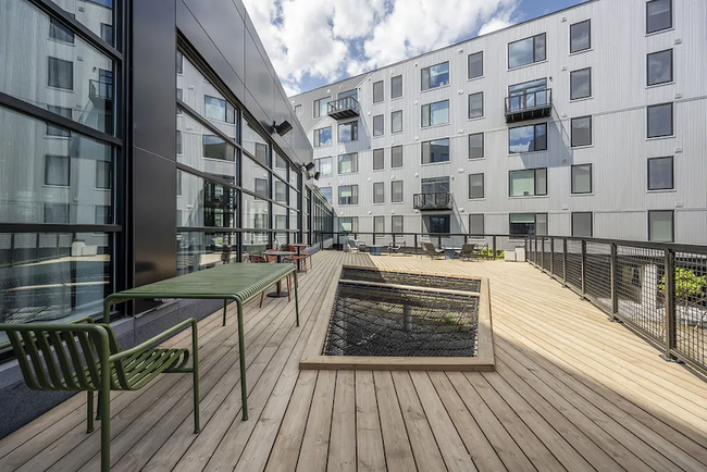 Foto del edificio - Master Room & Ensuite Bath - East Boston