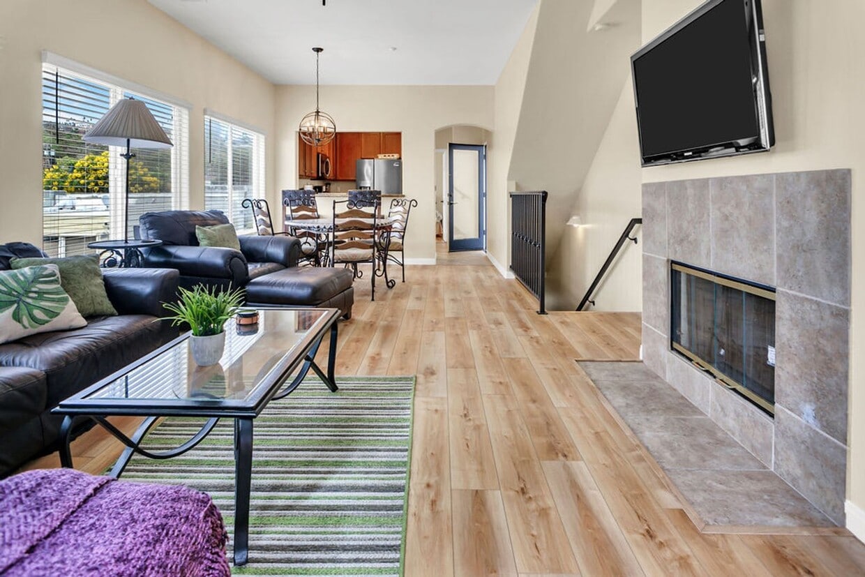 Primary Photo - 366 Forward St