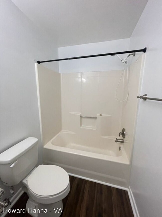 Building Photo - 2 br, 1 bath House - 539 Landfall Arch