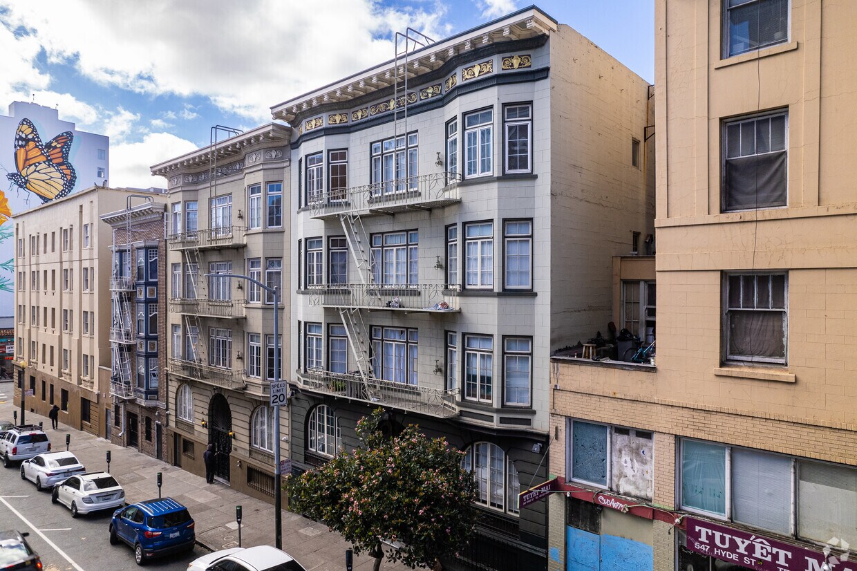 Primario - 537 Hyde St