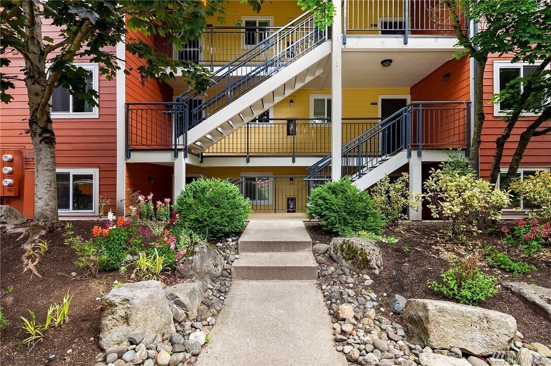 12601 SE 41st Pl Unit Bellevue Rental, Bellevue, WA 98006 Condo for