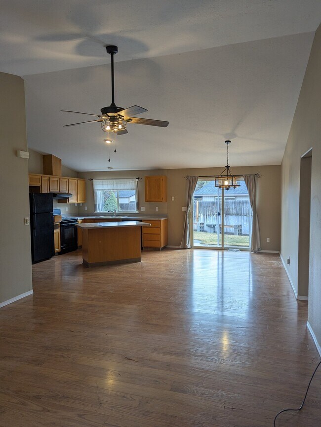 Building Photo - 18013 Cross Ct