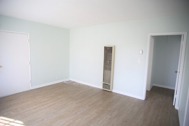 Building Photo - 4205 Stocker Plz