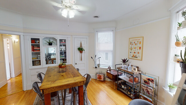 Foto del edificio - 3043 N Kenmore Ave