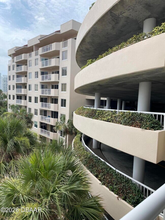Foto del edificio - 3 Oceans W Blvd