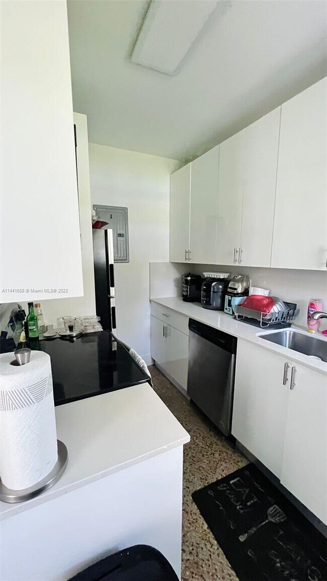 Foto del edificio - 850 NE 124th St