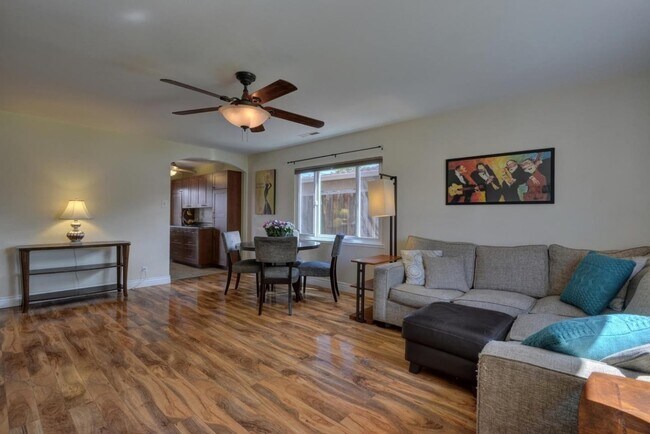 Building Photo - Excellent 4 Bed Home!