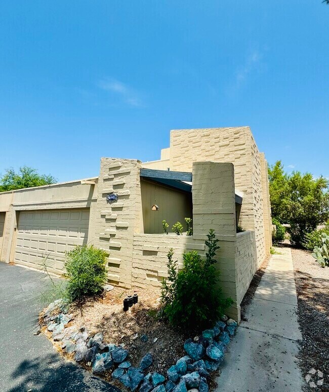 Pantano 1 Townhomes Gated Apartments for Rent Tucson, AZ 2 Rentals