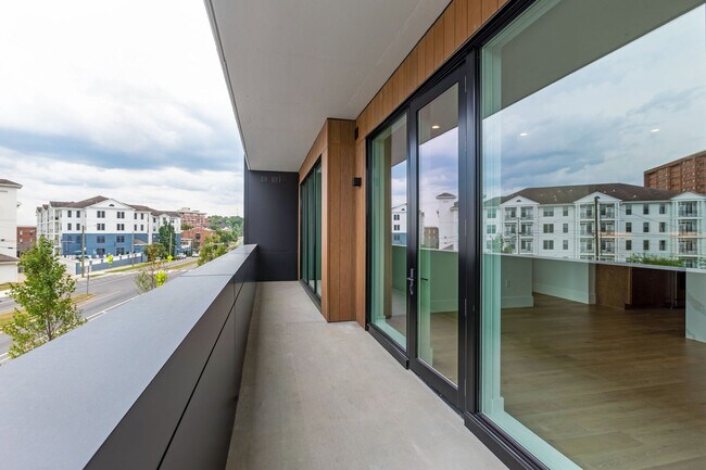 Foto del edificio - Experience a new standard of elevated city...