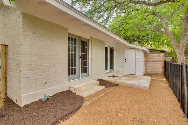 Foto del edificio - 2300 Trailside Dr