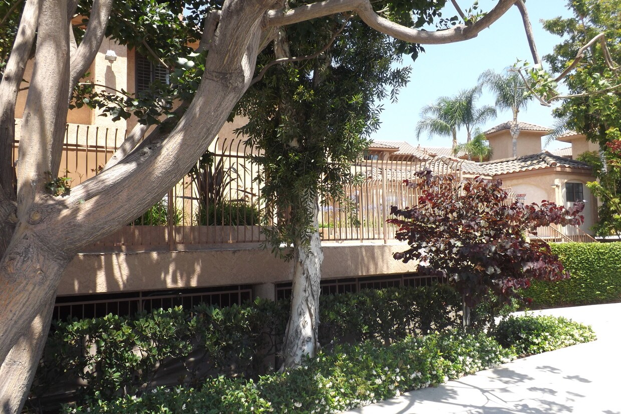 4121 Hathaway Ave, Long Beach, CA 90815 Condo for Rent in Long Beach