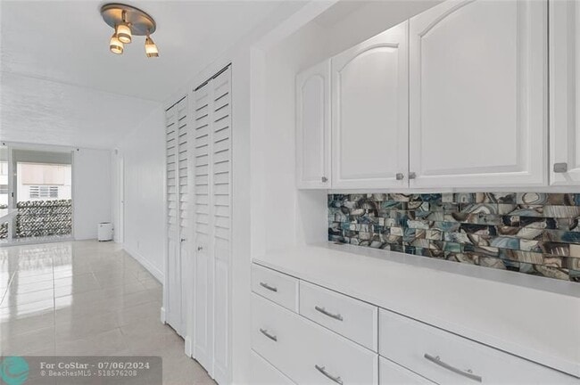 Building Photo - 2841 Somerset Dr