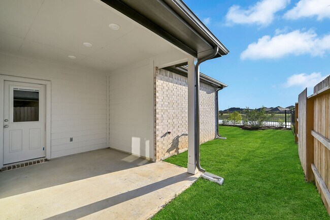 Building Photo - 21034 Shore Oak Dr