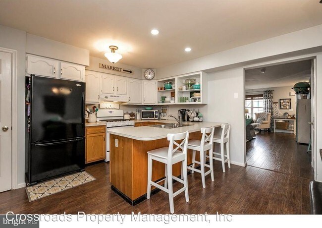 Building Photo - 3 br, 2.5 bath House - 18 Lenape Lane