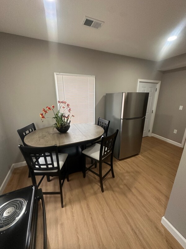 Building Photo - 2608 Village Ln