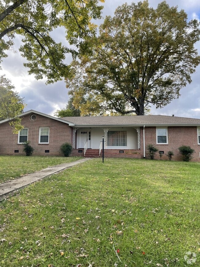 Building Photo - 1030 N Maple Ave