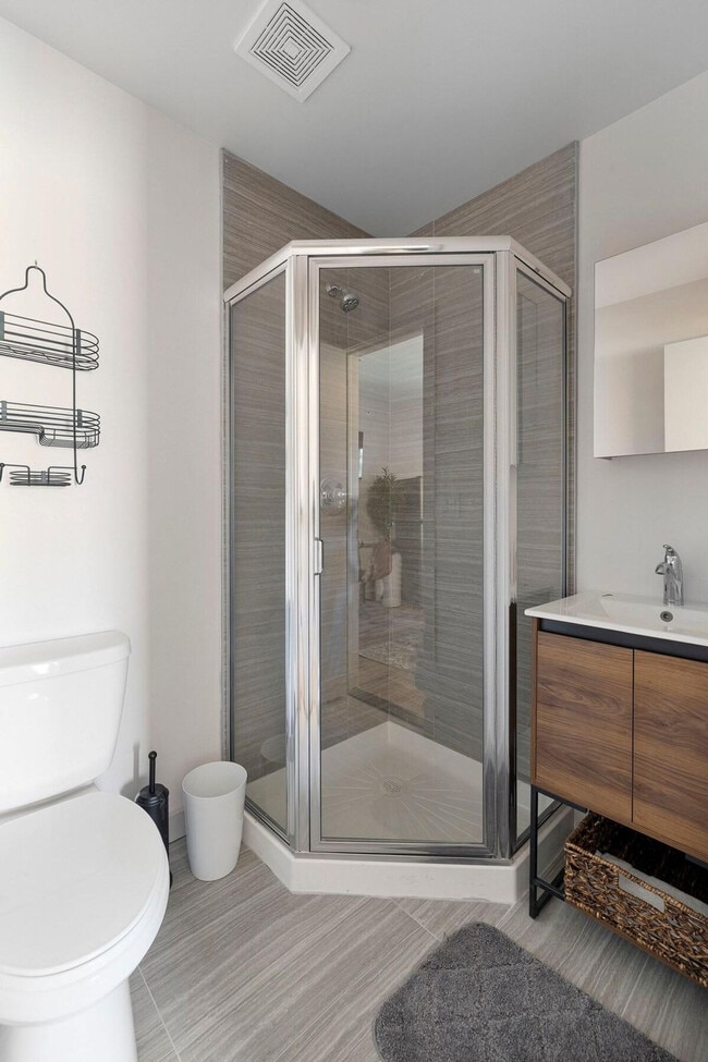 Building Photo - 138 Wickham Ave