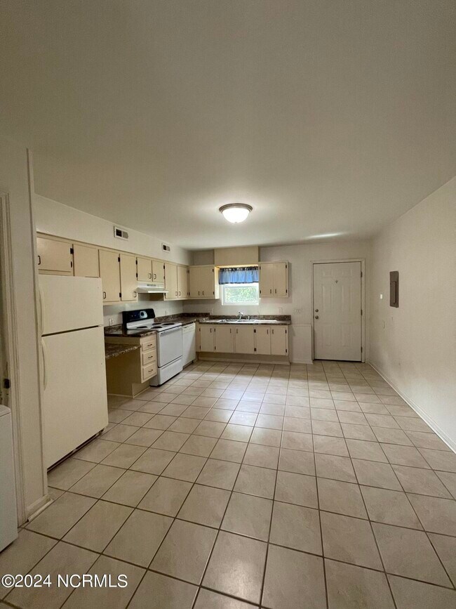 Building Photo - 207 Cordell Cir