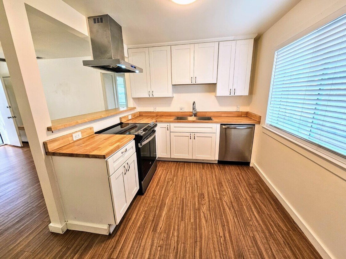 Primary Photo - 3516 Olsen Dr