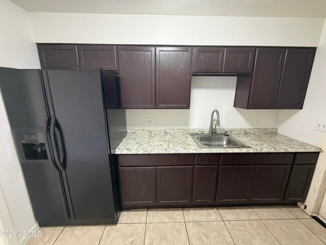 Building Photo - 625 E Broadway Rd