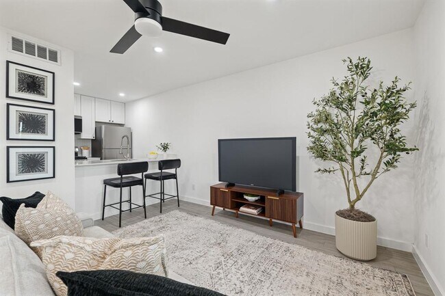 Foto del edificio - 5911 Sheridan Ave