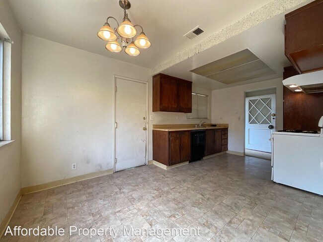 Building Photo - 3 br, 2 bath House - 2169 Yosemite Drive