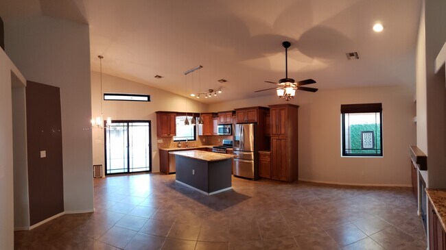 Building Photo - 3224 E Desert Cove Ave