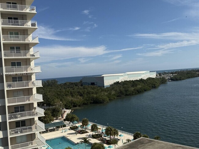Foto del edificio - 500 Bayview Dr