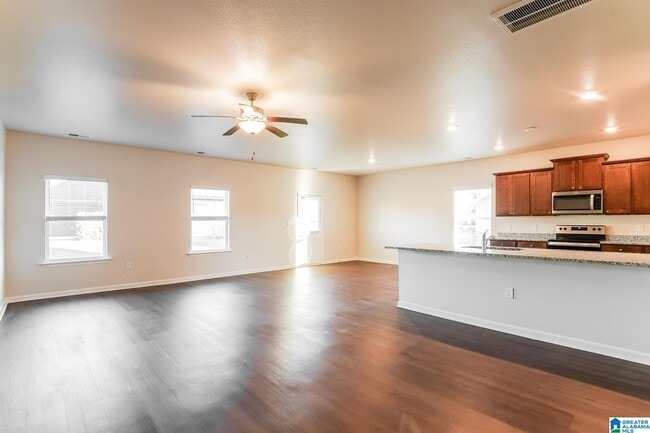 Building Photo - 1001 Pilgrim Ln