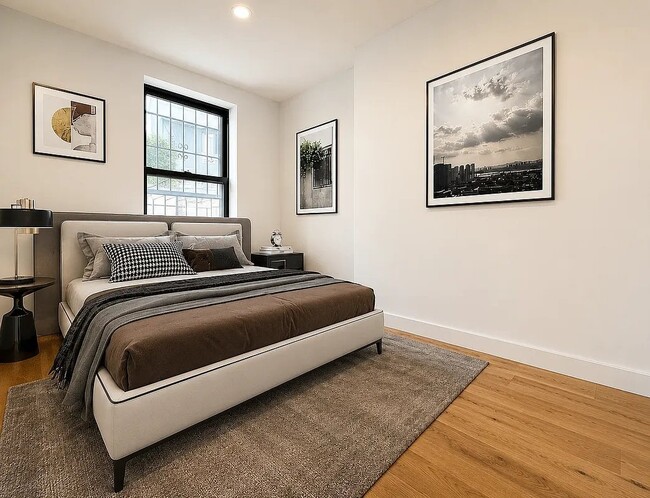 Building Photo - 406 W 39th St