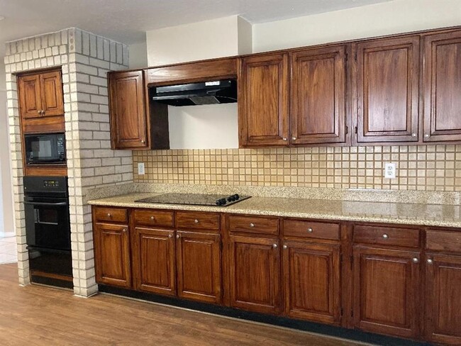Building Photo - 13115 Creekside Park Dr