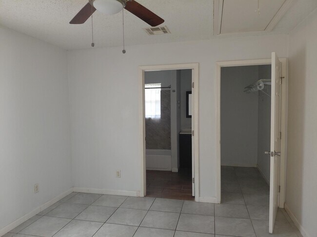 Foto del edificio - 3401 Belfort Ave